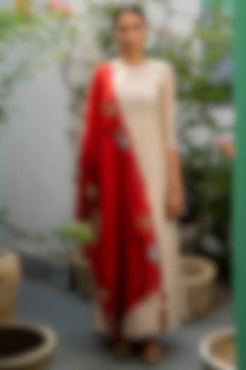 Metallic Gold Applique Kurta Set by Vaayu at Pernia's Pop Up Shop