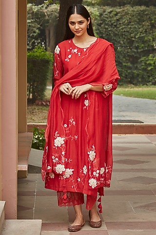 Camellia Embroidered Kurta Set by Vaayu