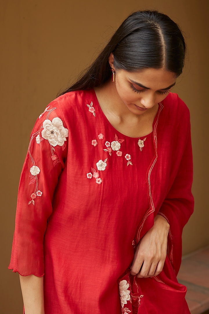 Camellia Embroidered Kurta Set by Vaayu at Pernia's Pop Up Shop