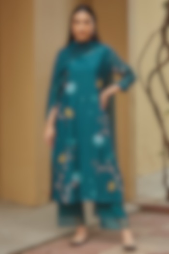 Ivy Embroidered Kurta Set by Vaayu at Pernia's Pop Up Shop