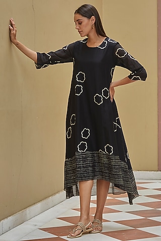 Onyx Floral Printed Midi Dress by Vaayu