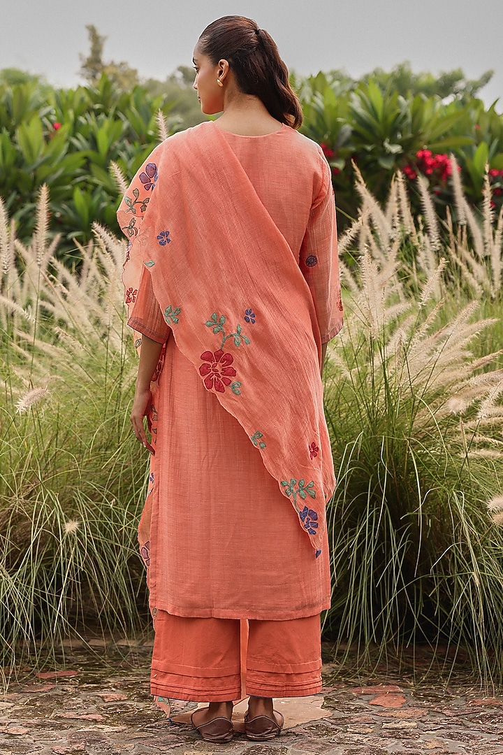 Magnolia Muslin Cotton Thread Embroidered Kurta Set by Vaayu at Pernia's Pop Up Shop