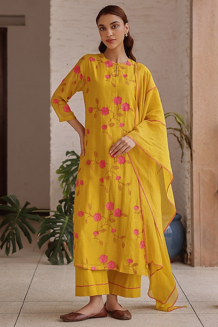 Canary Muslin Cotton Floral Motif Kurta Set by Vaayu at Pernia's Pop Up Shop