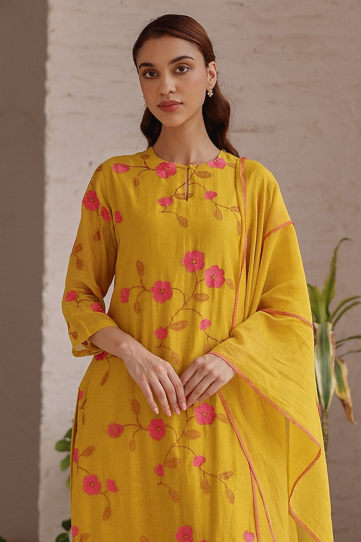 Canary Muslin Cotton Floral Motif Kurta Set by Vaayu at Pernia's Pop Up Shop