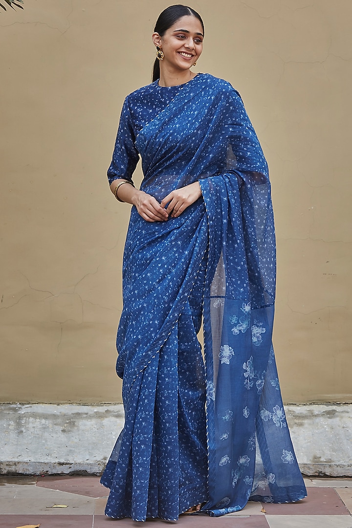 Sapphire Cotton Muslin Floral Discharge Printed Saree Set by Vaayu