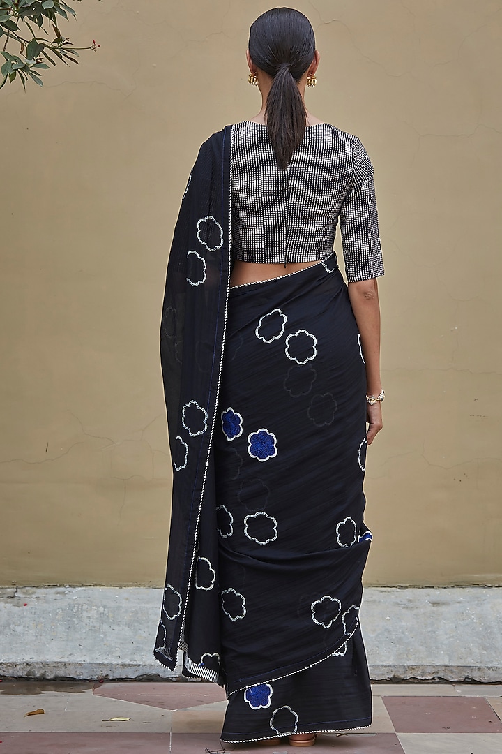 Onyx Printed Festive Saree Set by Vaayu at Pernia's Pop Up Shop