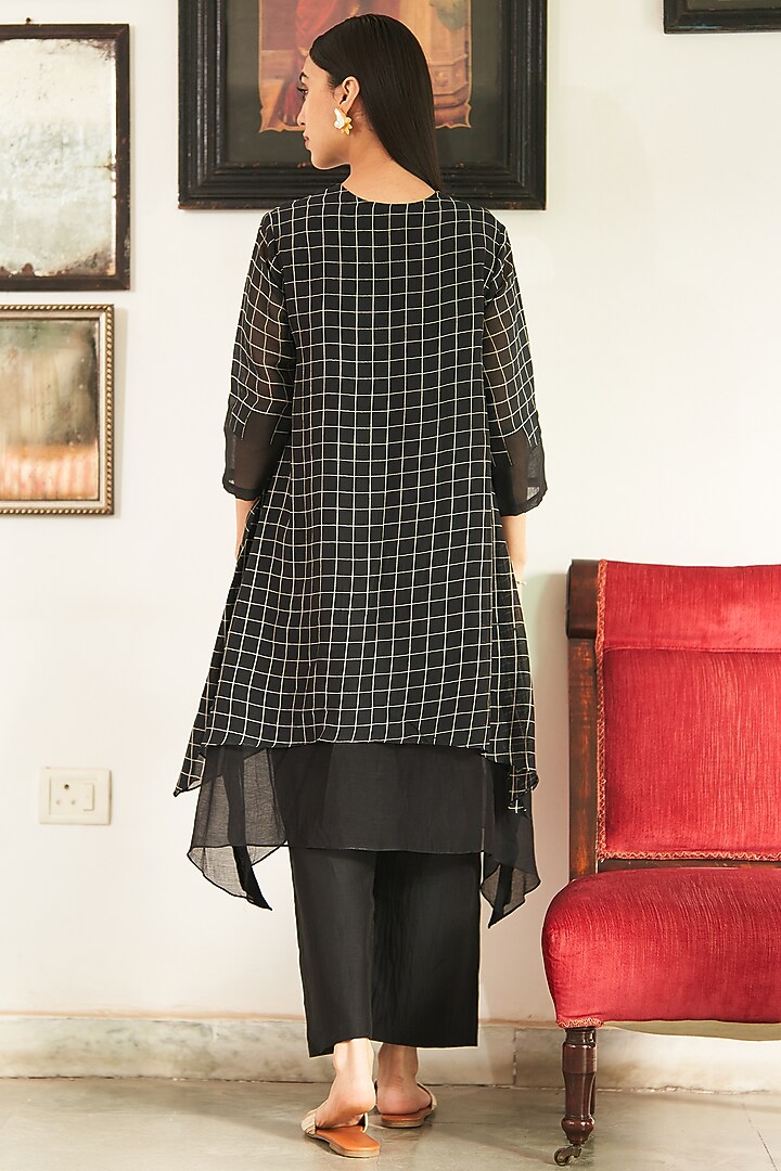 Onyx Muslin Cotton Checkered Printed Asymmetric Kurta Set by Vaayu at Pernia's Pop Up Shop