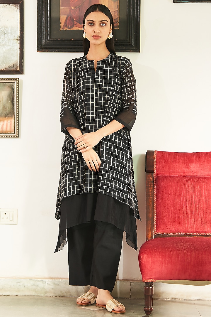 Onyx Muslin Cotton Checkered Printed Asymmetric Kurta Set by Vaayu at Pernia's Pop Up Shop