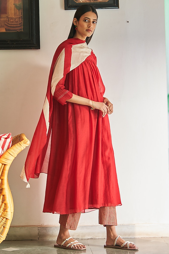 Poppy Red Muslin Cotton Kurta Set by Vaayu at Pernia's Pop Up Shop