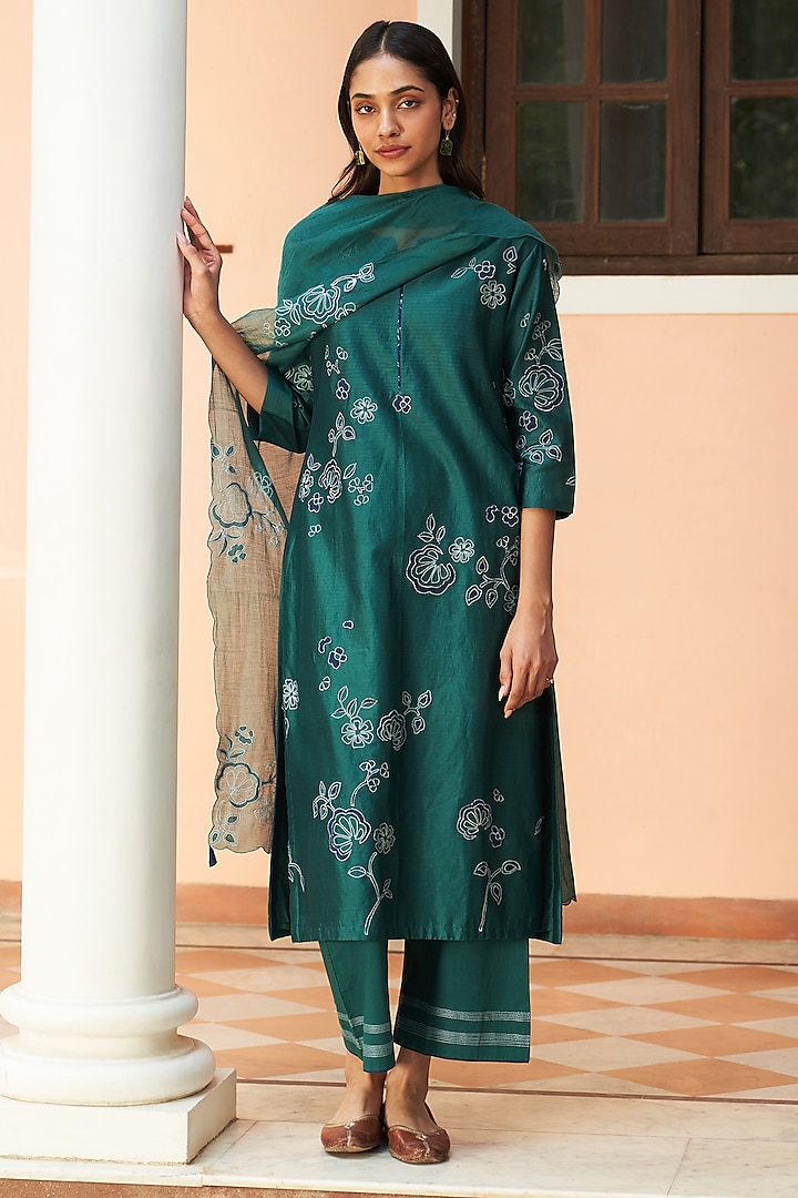 Emerald Muslin Cotton Floral Embroidered Kurta Set by Vaayu at Pernia's Pop Up Shop