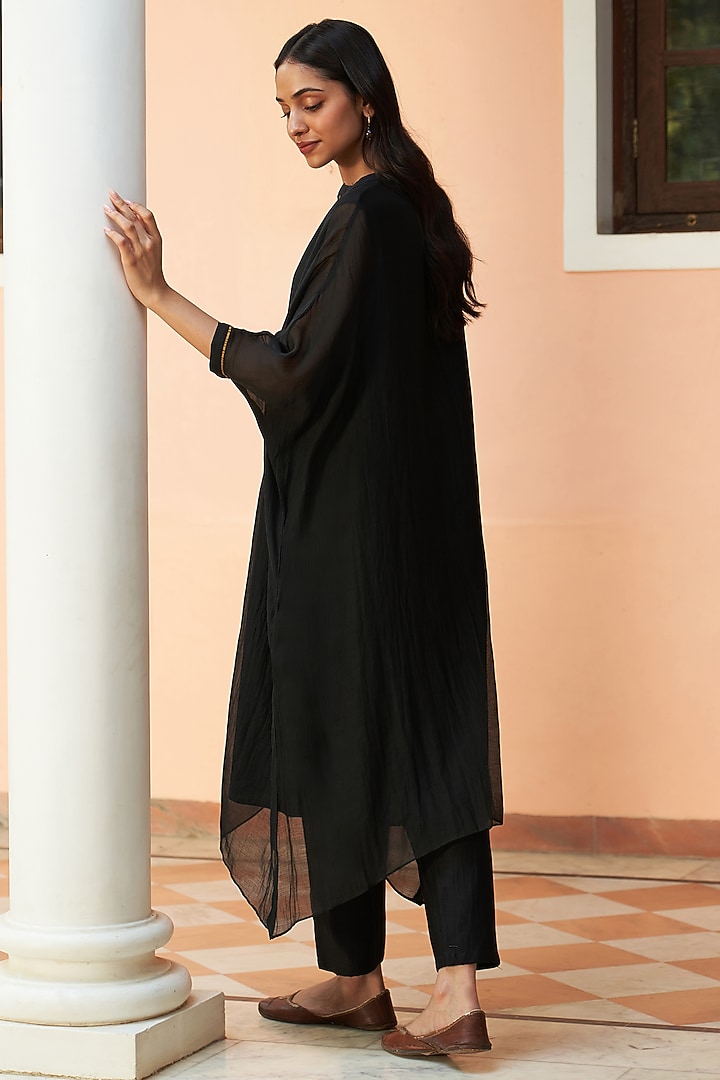 Coal Black Muslin Cotton Floral Motif Embroidered Kurta Set by Vaayu at Pernia's Pop Up Shop