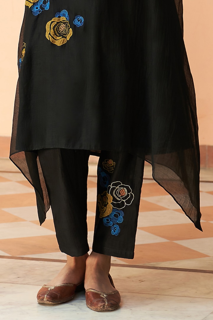 Coal Black Muslin Cotton Floral Motif Embroidered Kurta Set by Vaayu at Pernia's Pop Up Shop
