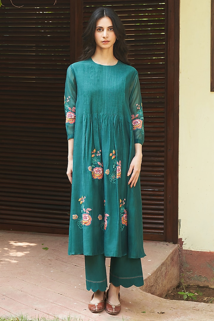 Emerald Muslin Cotton Floral Embroidered Co-Ord Set by Vaayu at Pernia's Pop Up Shop