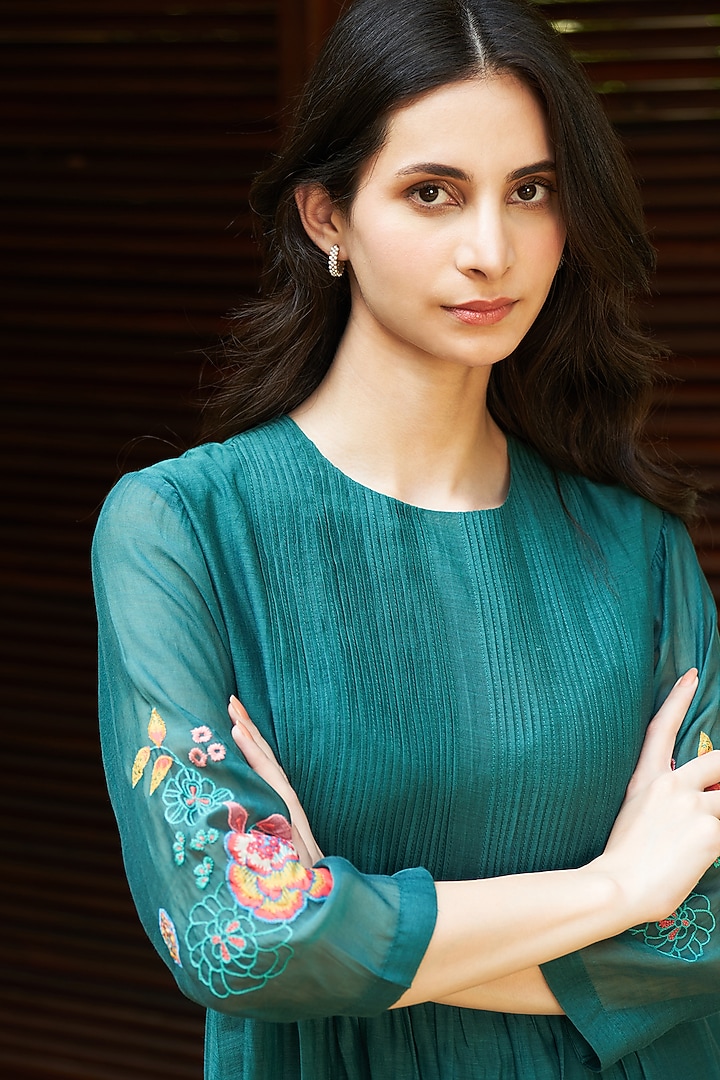 Emerald Muslin Cotton Floral Embroidered Co-Ord Set by Vaayu at Pernia's Pop Up Shop