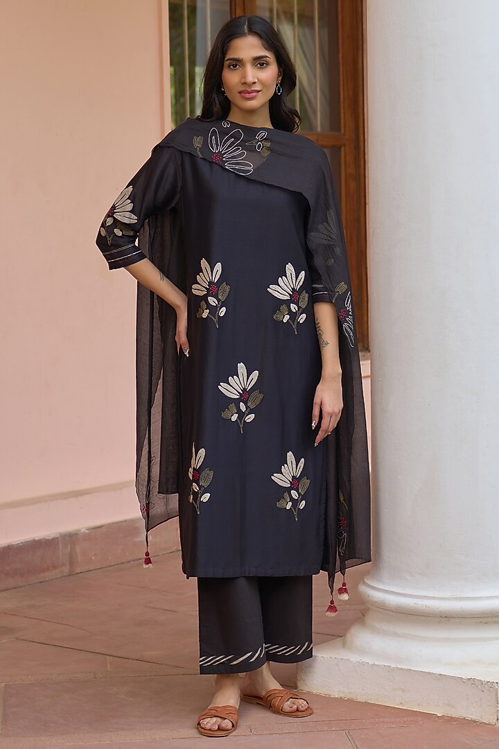 Noir Black Giza Silk Embroidered Kurta Set by Vaayu at Pernia's Pop Up Shop