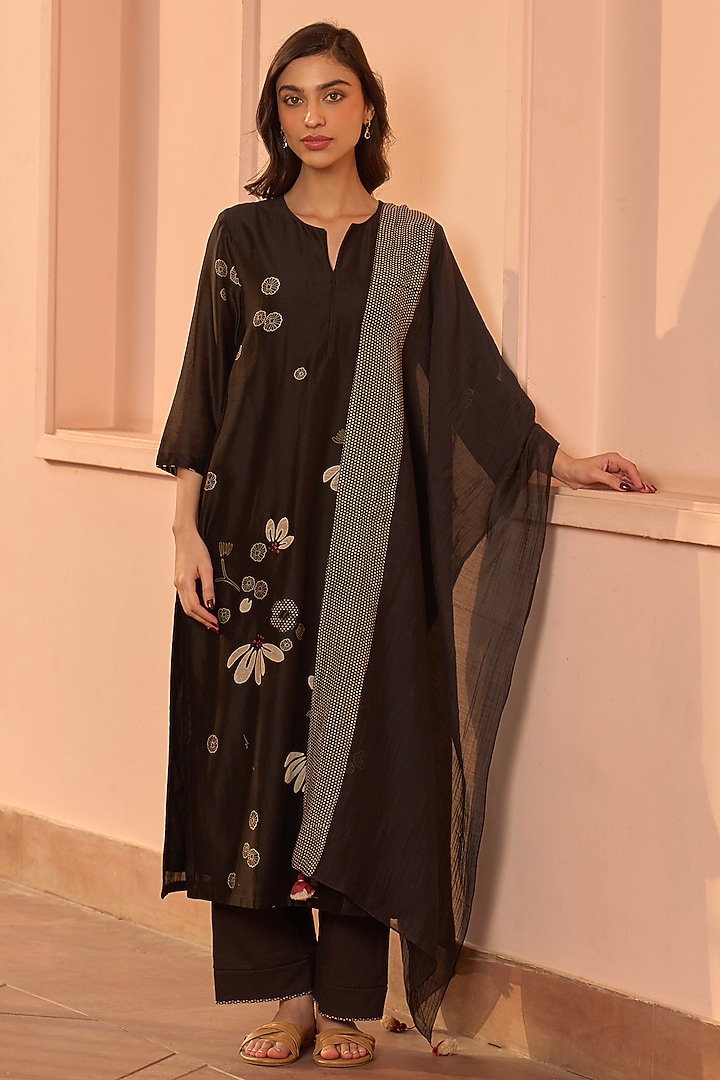 Noir Black Giza Silk Embroidered Kurta Set by Vaayu at Pernia's Pop Up Shop