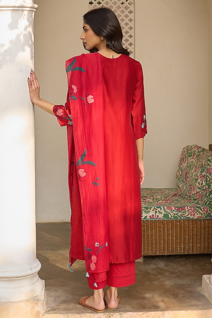 Cherry Red Giza Silk Embroidered Kurta Set by Vaayu at Pernia's Pop Up Shop