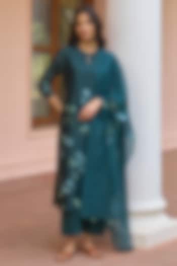 Jade Giza Silk Embroidered Kurta Set by Vaayu at Pernia's Pop Up Shop