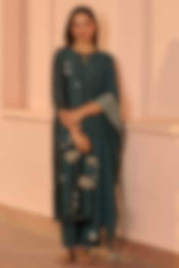 Jade Giza Silk Embroidered Kurta Set by Vaayu at Pernia's Pop Up Shop