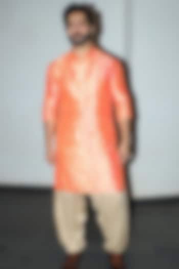 Peach Bandhani Kurta Set by Qbik Men at Pernia's Pop Up Shop