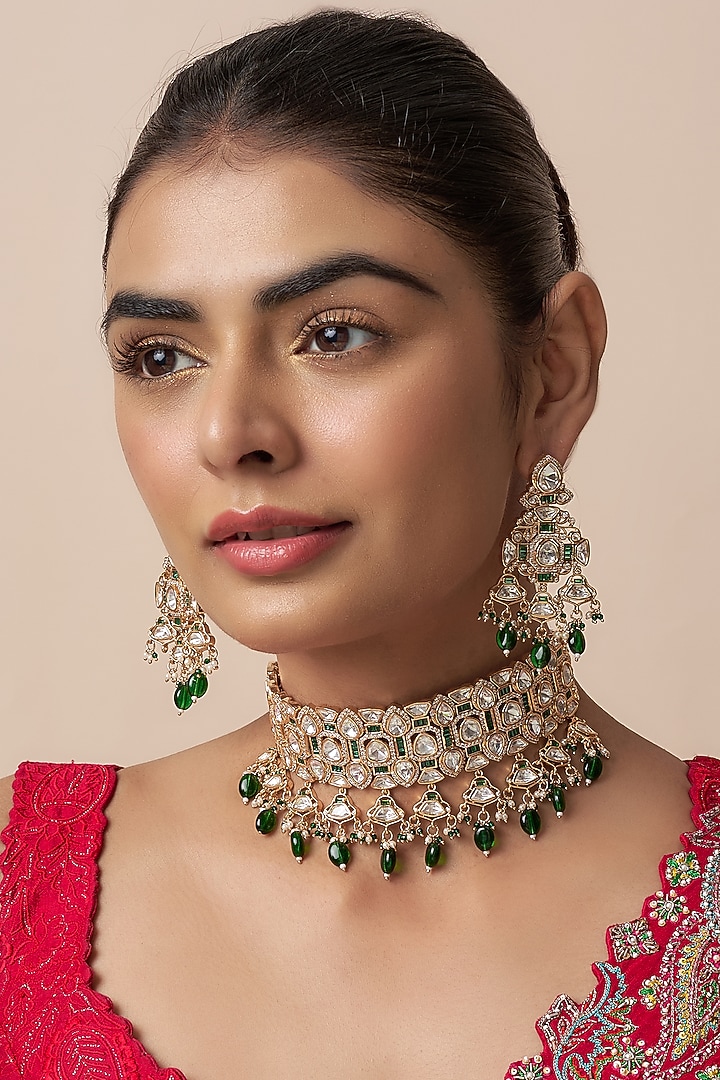 Gold Finish Kundan Polki & Emerald Necklace Set by VASTRAA Jewellery at Pernia's Pop Up Shop