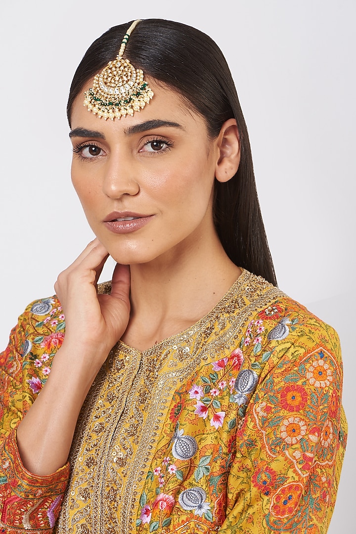 Gold Finish Green Stone & Kundan Polki Maang Tikka by VASTRAA Jewellery at Pernia's Pop Up Shop