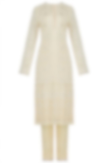 Yellow embroidered lucknowi kurta set by VASTRAA at Pernia's Pop Up Shop
