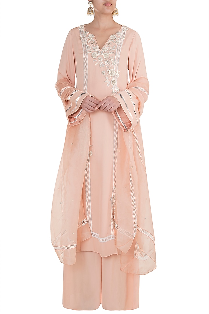 Tea Rose Hand Embroidered Kurta Set by Varsha Wadhwa at Pernia's Pop Up Shop