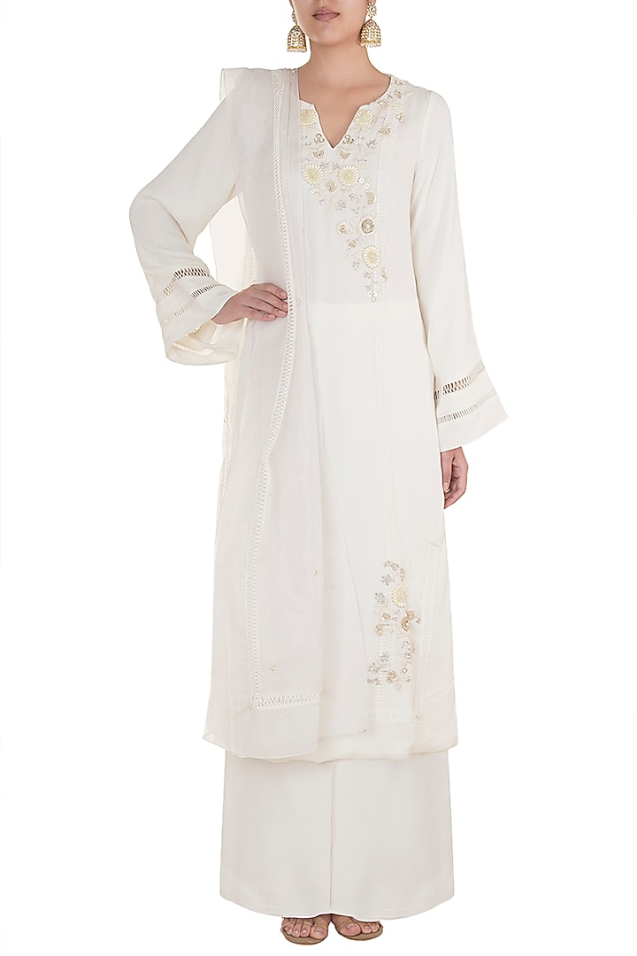 Ivory Embroidered Kurta Set by Varsha Wadhwa at Pernia's Pop Up Shop