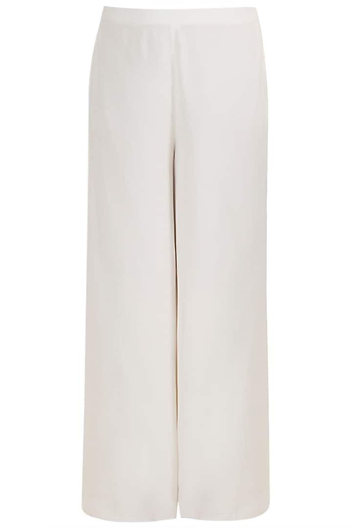 Ivory Embroidered Kurta Set by Varsha Wadhwa at Pernia's Pop Up Shop