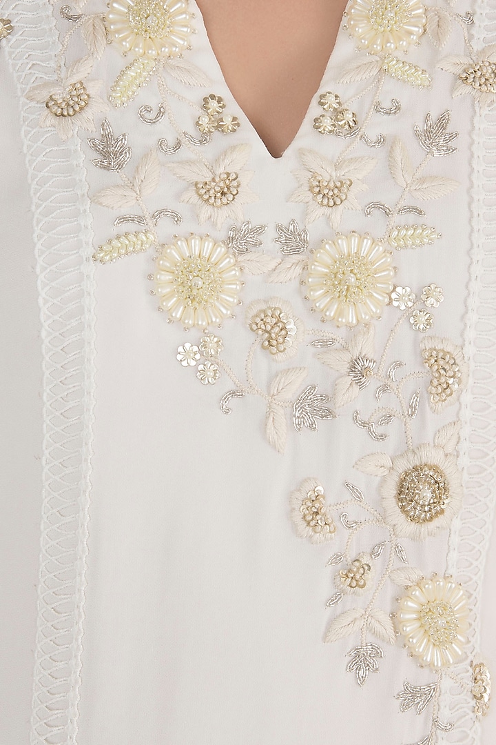 Ivory Embroidered Kurta Set by Varsha Wadhwa at Pernia's Pop Up Shop