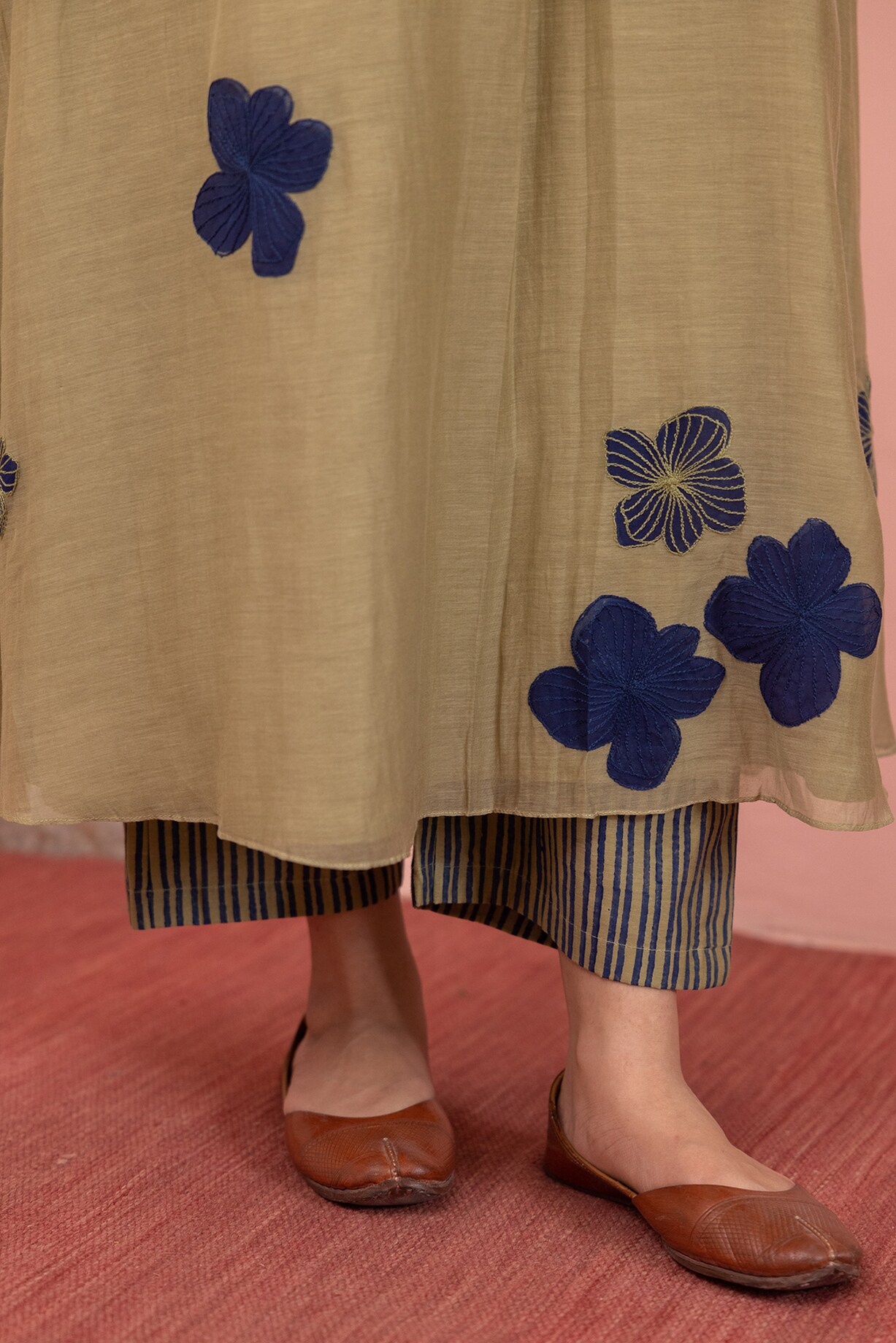 FERN APPLIQUE KURTA SET