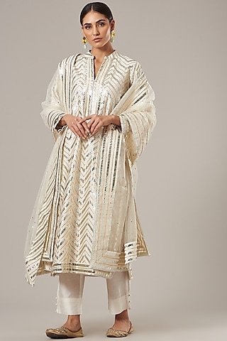 Off-White Pure Chanderi Silk Kurta Set by Vibrance by Ananya