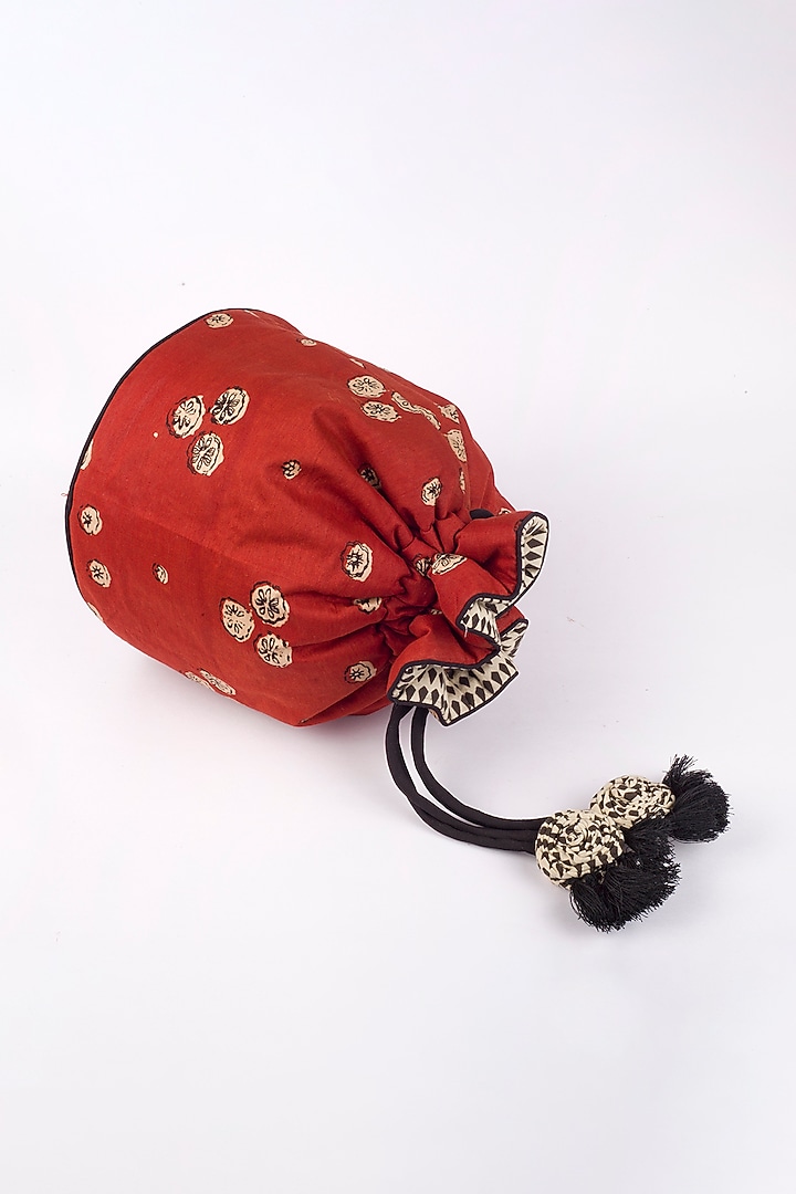 Maroon Block Printed Potli by Vareli Bafna Designs at Pernia's Pop Up Shop