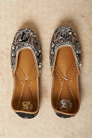 Black Embroidered Juttis by Vareli Bafna Designs