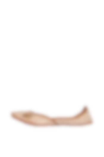 White Zardosi Embroidered Juttis by Vareli Bafna Designs at Pernia's Pop Up Shop