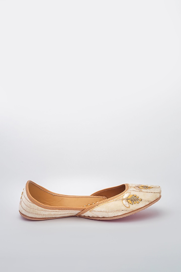 Off White Zardosi Embroidered Juttis by Vareli Bafna Designs at Pernia's Pop Up Shop