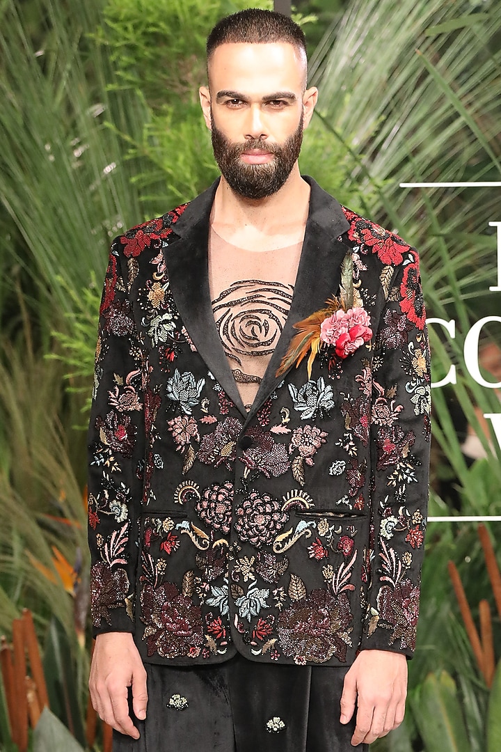 Black Poly Velvet Cutdana Hand Embroidered Blazer Set by Varun Bahl Men at Pernia's Pop Up Shop