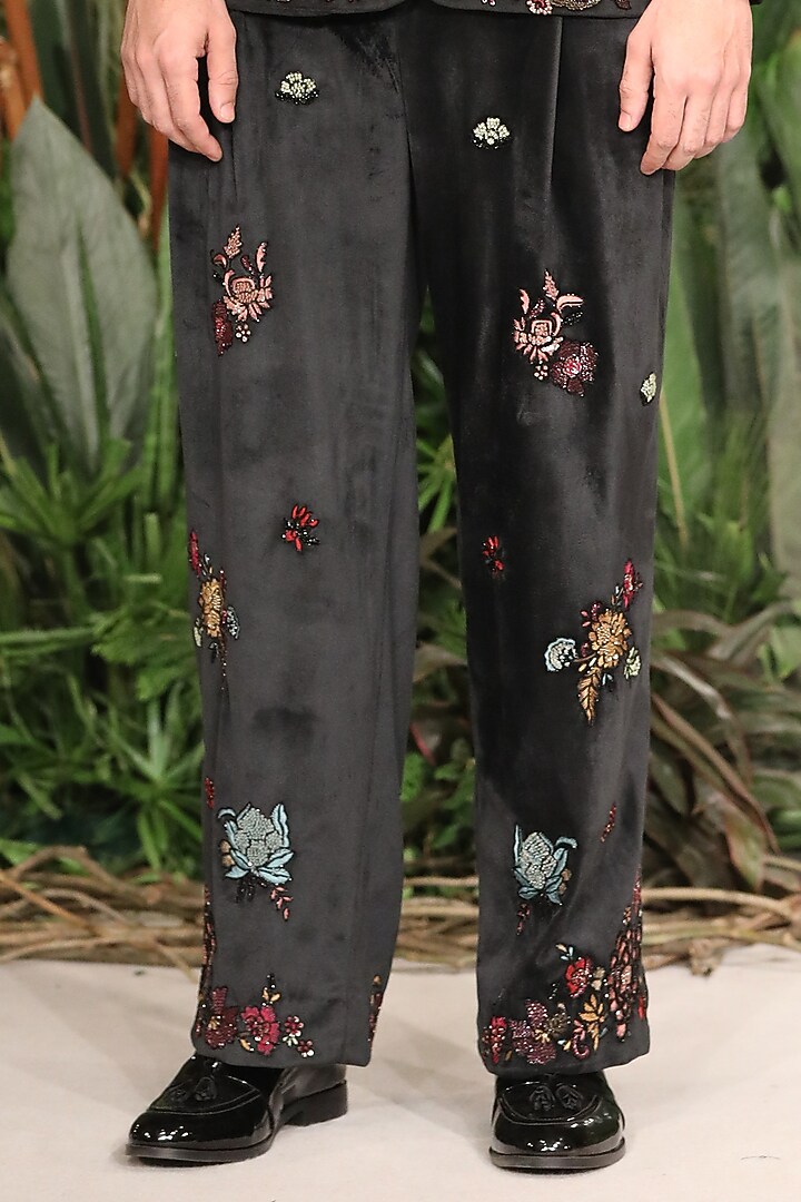 Black Poly Velvet Cutdana Hand Embroidered Blazer Set by Varun Bahl Men at Pernia's Pop Up Shop