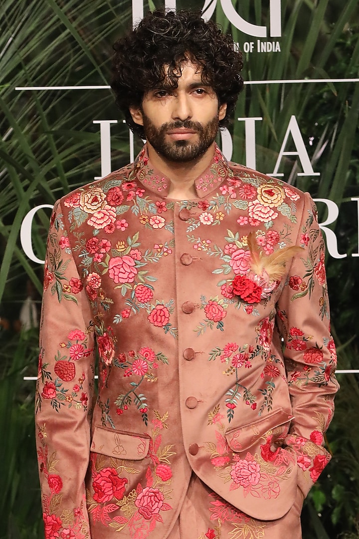 Old Rose Pink Poly Velvet Embroidered Groom Bandhgala Set by Varun Bahl Men at Pernia's Pop Up Shop