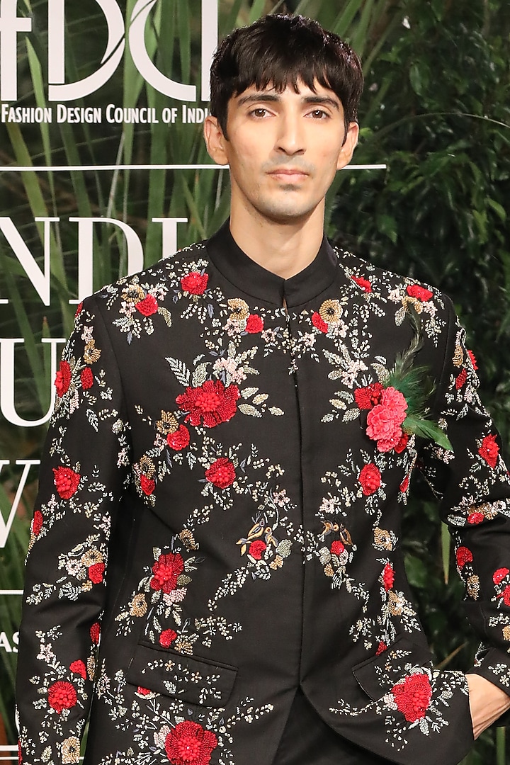 Black Suiting Fabric Embroidered Groom Bandhgala Set by Varun Bahl Men at Pernia's Pop Up Shop