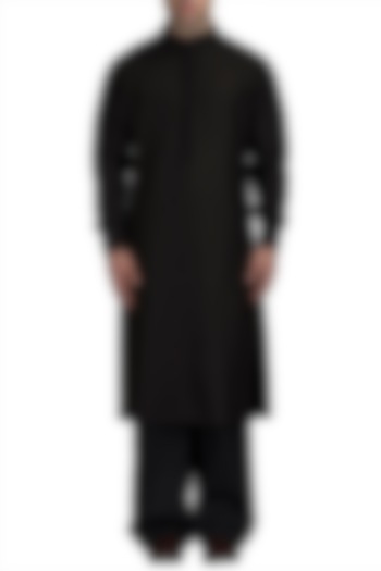 Black Silk Kurta Set by Varun Bahl Men at Pernia's Pop Up Shop