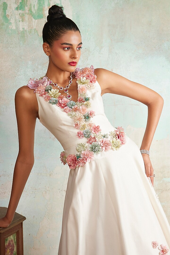 Ivory Chanderi Embellished Bridal Lehenga Set by Varun Bahl at Pernia's Pop Up Shop