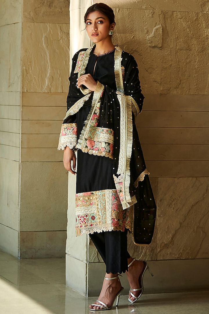 Black Chanderi Kurta Set With Patch Work by Varun Bahl at Pernia's Pop Up Shop