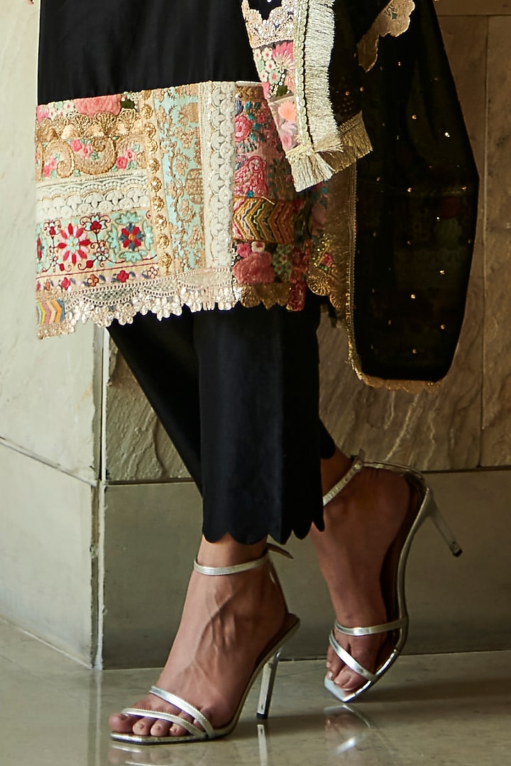 Black Chanderi Kurta Set With Patch Work by Varun Bahl at Pernia's Pop Up Shop