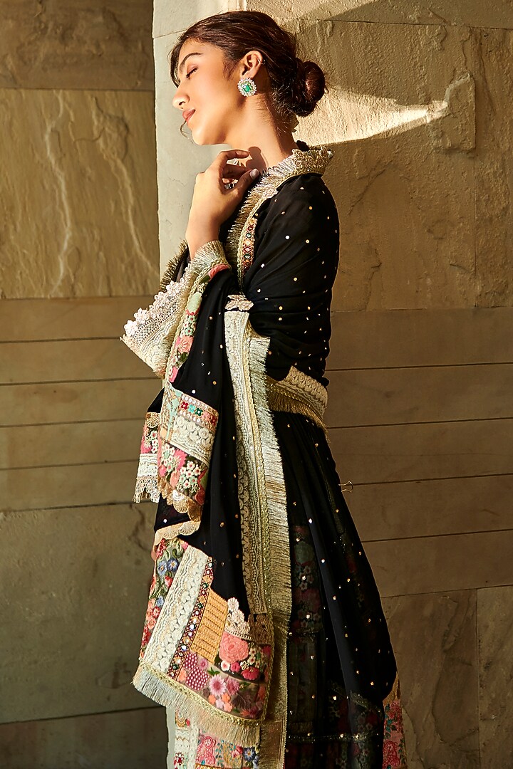 Black Chanderi Kurta Set With Patch Work by Varun Bahl at Pernia's Pop Up Shop