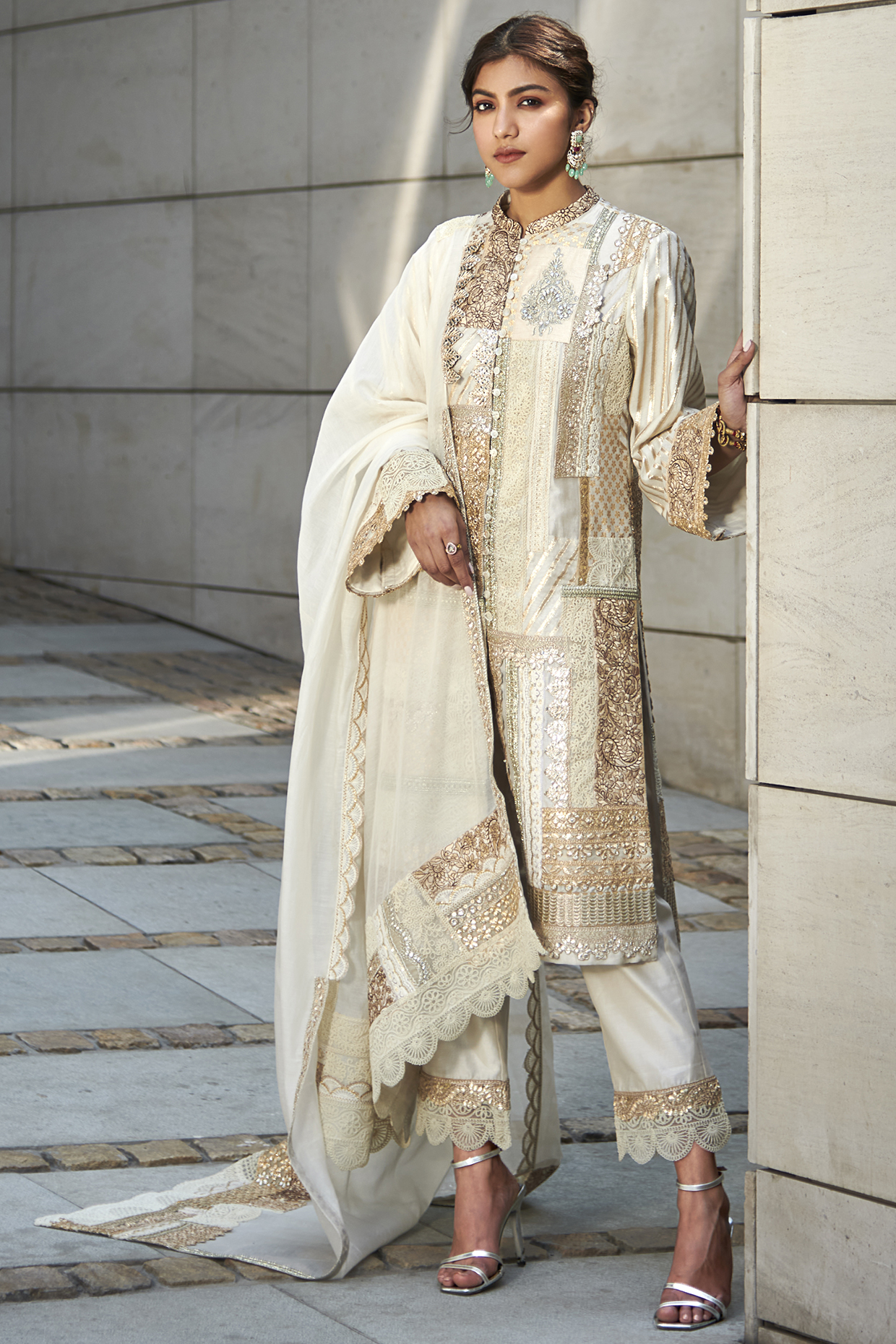 Ivory & Gold Chanderi Kurta Set With Patch Work by Varun Bahl at Pernia's Pop Up Shop