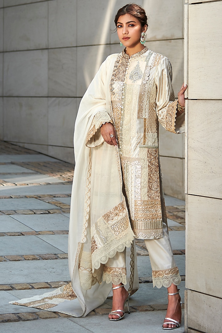 Ivory & Gold Chanderi Kurta Set With Patch Work by Varun Bahl at Pernia's Pop Up Shop