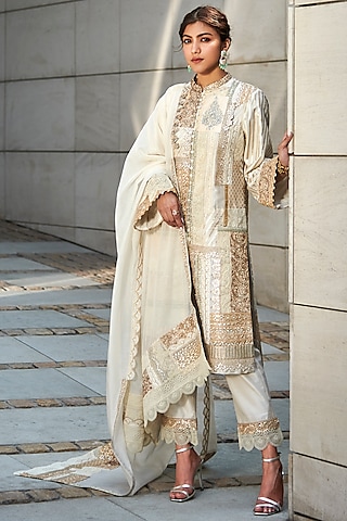 Ivory & Gold Chanderi Kurta Set With Patch Work by Varun Bahl