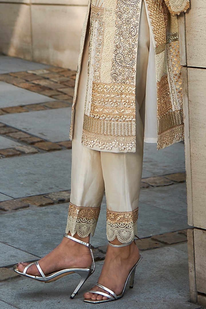 Ivory & Gold Chanderi Kurta Set With Patch Work by Varun Bahl at Pernia's Pop Up Shop
